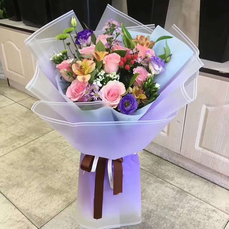 MYHC-54 Pellicola per imballaggio di fiori in plastica a colori sfumati con doppia linea bianca su un lato