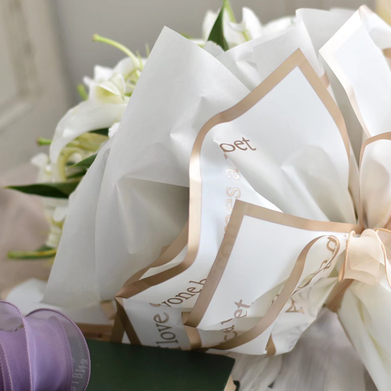 Carta da regalo con fiori opachi con bordo oro a 9 colori