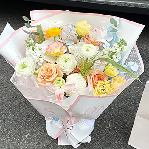 Carta da regalo con fiori dalla consistenza liscia