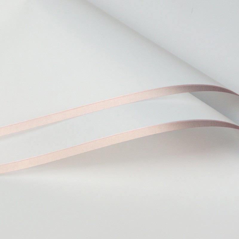 Carta da regalo a fiori opachi con bordo dorato