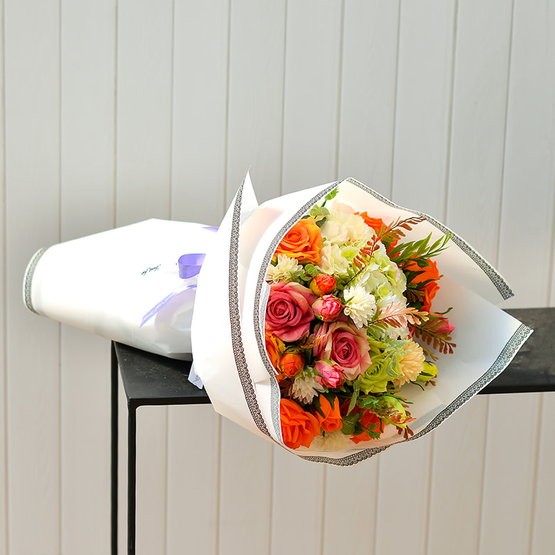 Carta da regalo con fiori opachi in pizzo
