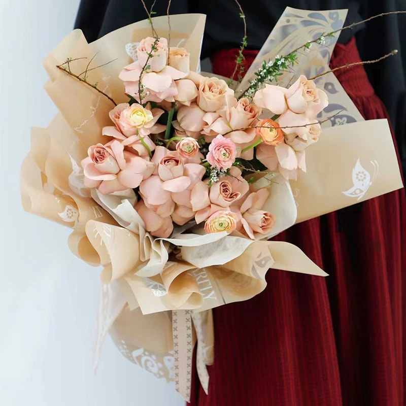 Carta Nossa per confezione di bouquet impermeabile con rivestimento su un lato e design con stampa a farfalla scavata