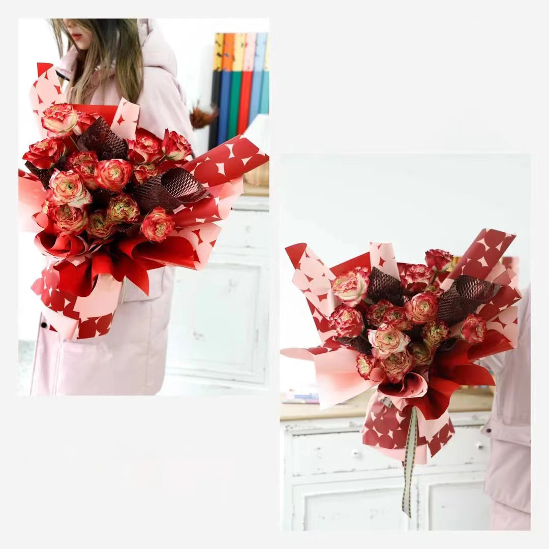 Carta da regalo con fiori a pois bicolore