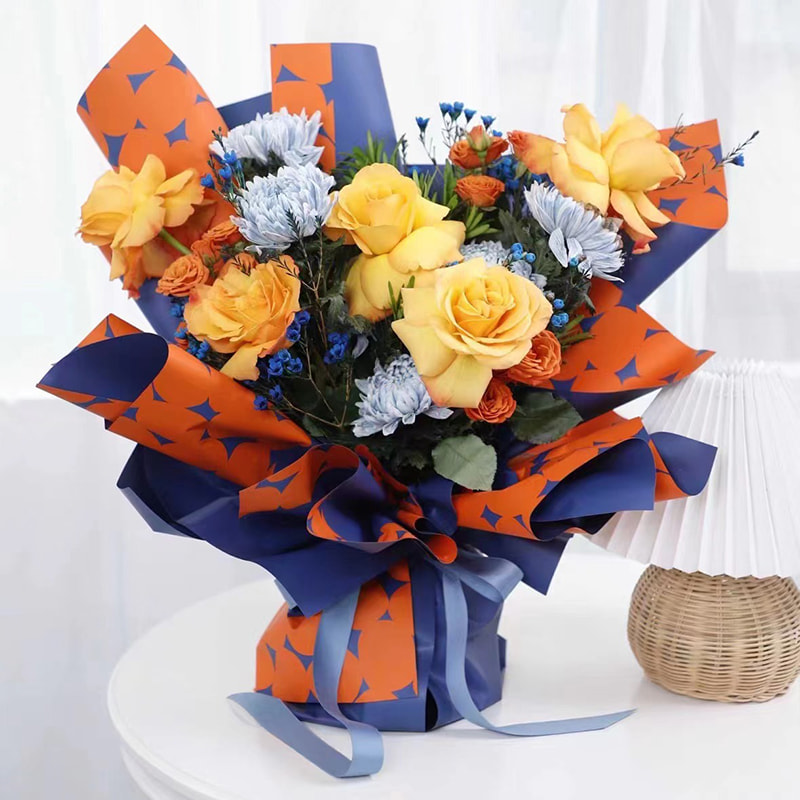 Carta da regalo con fiori a pois bicolore