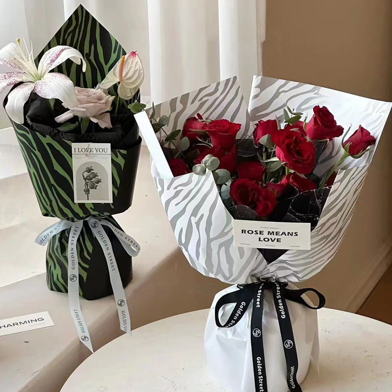 Carta da regalo con fiori a sei colori con stampa zebrata