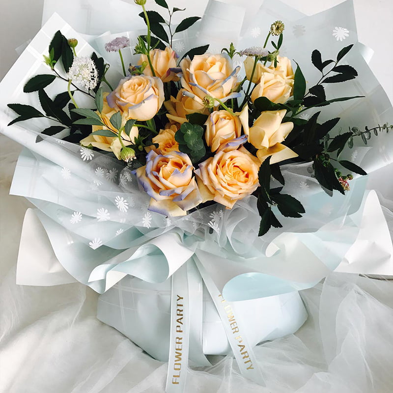 Carta da regalo con fiori con linea a scacchi a otto colori