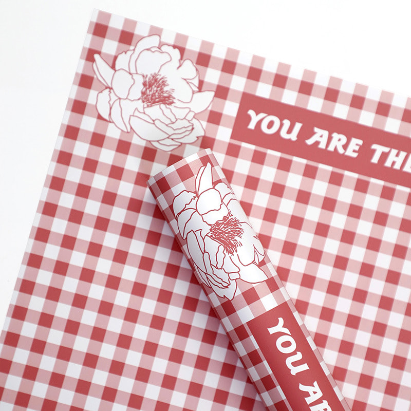 Carta da regalo con fiori di piume con motivo scozzese