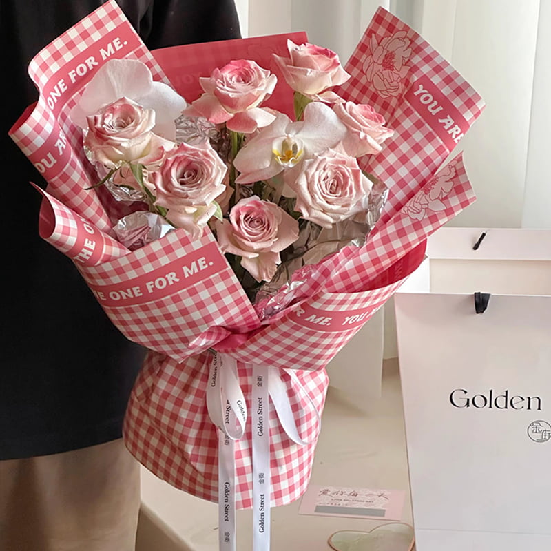 Carta da regalo con fiori di piume con motivo scozzese