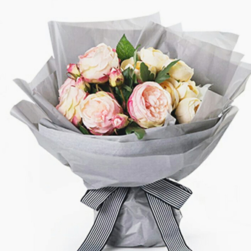 Carta da regalo colorata con fiori di carta pera di neve