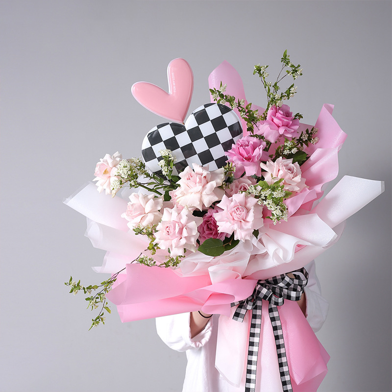 Carta da regalo per bouquet con pellicola sfumata di ghiaccio
