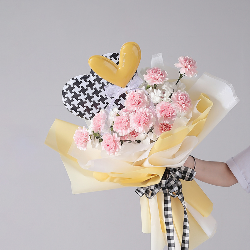 Carta da regalo per bouquet con pellicola sfumata di ghiaccio