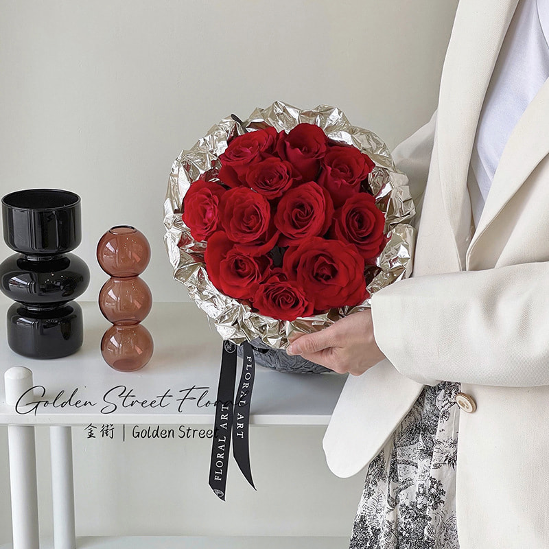 Carta da regalo per bouquet specchiata in tinta unita