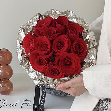 Carta da regalo per bouquet specchiata in tinta unita